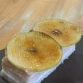 Milhoja de Foie con crema de queso de cabra y manzana confitada 