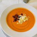 Salmorejo con lascas de parmesano,huevo y virutas de jamón 